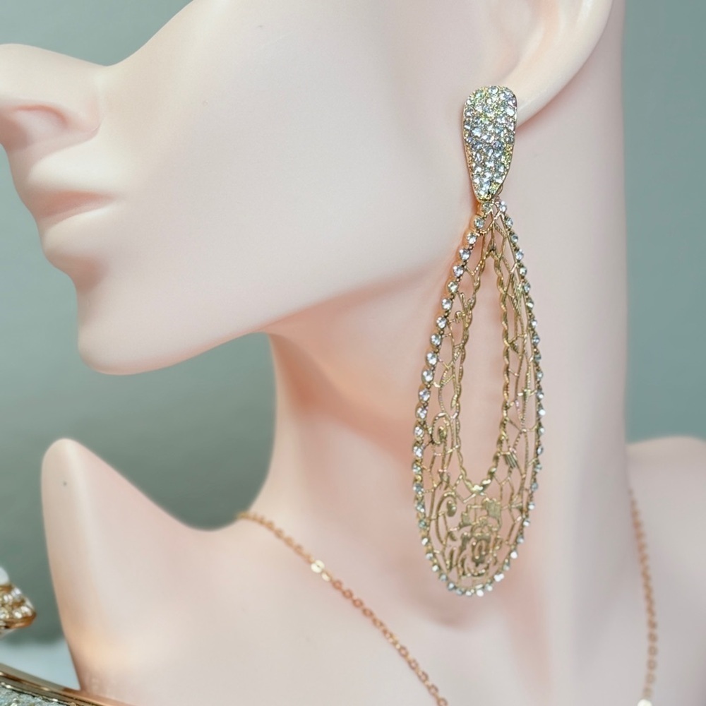 ⚜️ Elegant Gold and Silver Drop Earrings - Picture 5 of 9